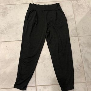 Vuori Lux harem jogger in charcoal heather, size medium